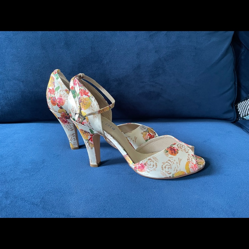 Floral-Print Satin Peep Toe Heels- vintage style